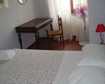 Guarinelli 88 - Gaeta - Schlafzimmer