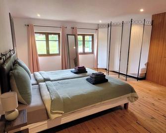 Gîte Macorn holiday home - Pionsat - Habitación