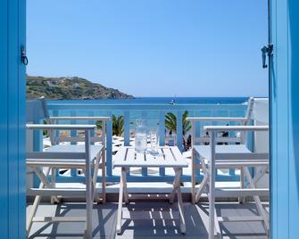 Blue Harmony Hotel - Kini - Balkon