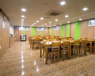 Champion Hotel - Jeju City - Restaurant