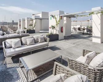 Livensa Living Studios Valencia Marina Real Hotel-Apartamento - Valencia - Patio