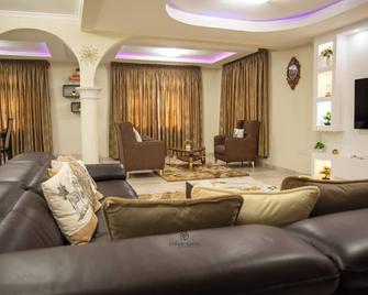 Unique Green Lodge - Acra - Sala de estar