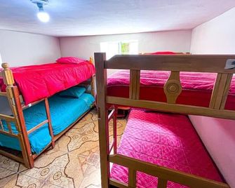 Hostel Climbing Point - הואראז - חדר שינה