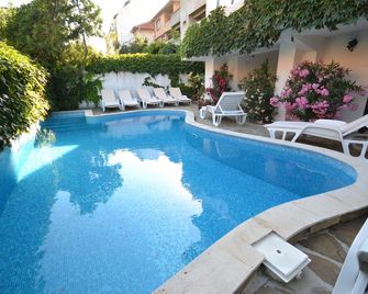 More Family Hotel - Sozopol - Piscina