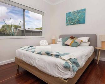 Lazy Days @ the Beach - Busselton - Bedroom