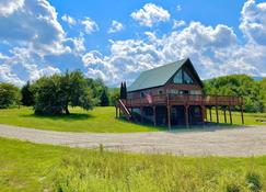 Journeys End Chalet - Minutes To Jay Peak! - North Troy - Building