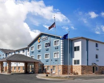 Comfort Inn & Suites Wisconsin Dells Downtown Area Newly Renovated 2026 - Wisconsin Dells - Building