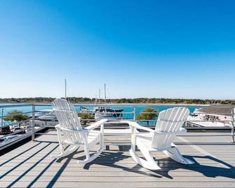 Why Knot Getaway - Rooftop with WaterView! Unit D - Beaufort - Balcony