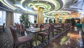 Ramada by Wyndham Kazan City Center - Kazan - Nhà hàng
