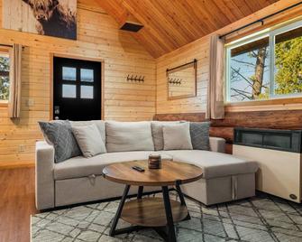Rustic Adventure Cabin In Philipsburg - Philipsburg - Living room