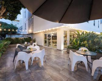 Hotel Ms Ciudad Jardin - קאלי - פטיו