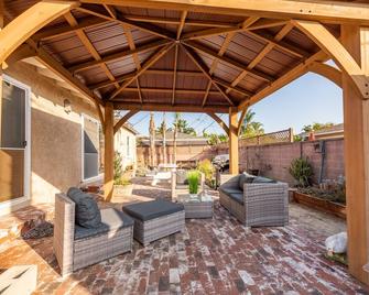 Your Favourite Getaway Close to Disneyland - Sleeps 8 - Fullerton - Patio