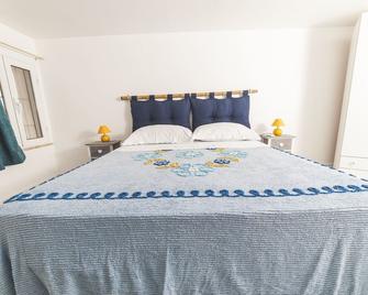 Casa Turrame - Carini - Camera da letto