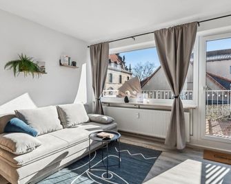 Hellohome I Gemütliches City Studio mit großer Dachterrasse & Parkplatz - Braunschweig - Living room