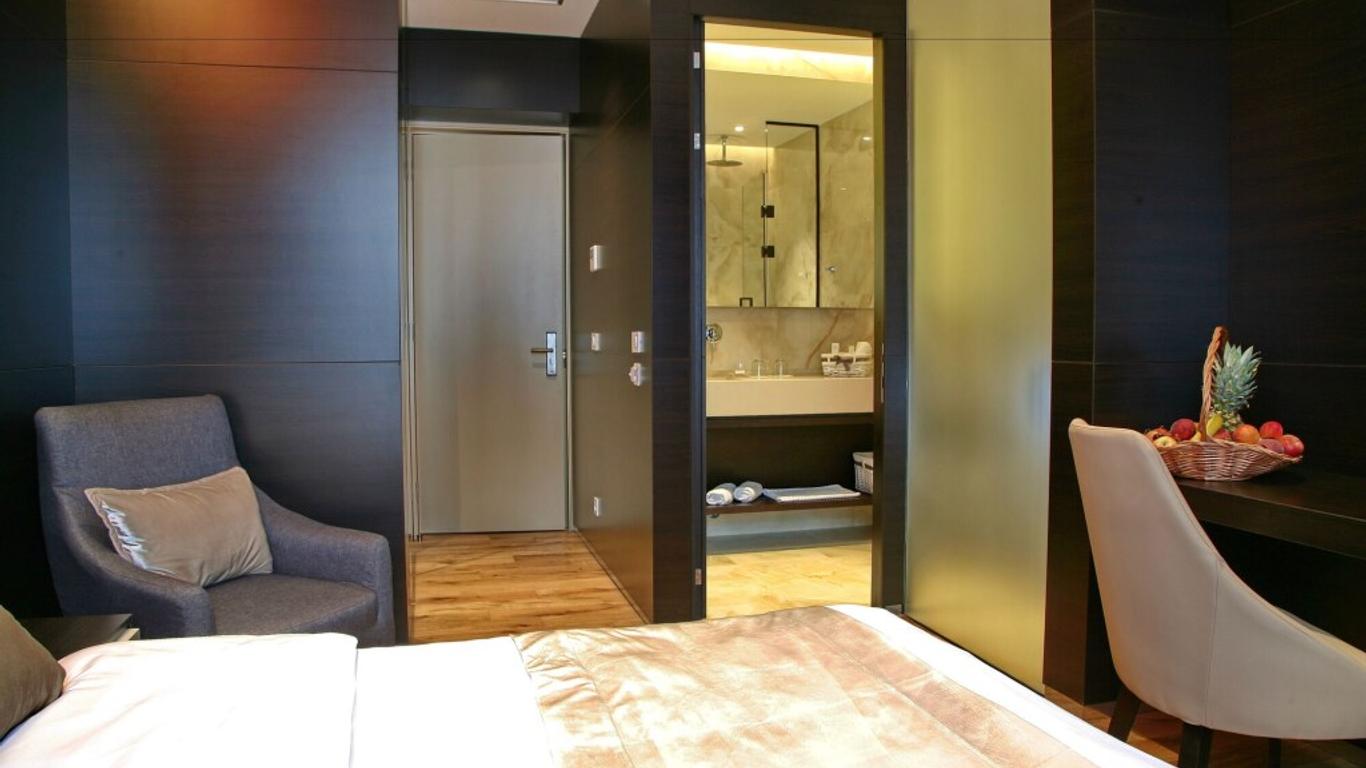 Maccani Luxury Suites