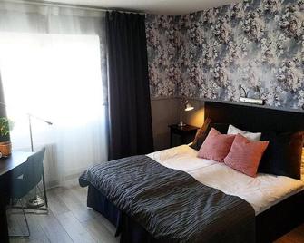 Strand Hotell - Vanersborg - Спальня