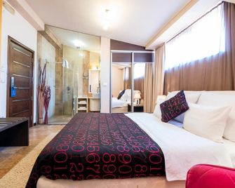 亞歷山大盧克斯酒店 - 波德戈里察