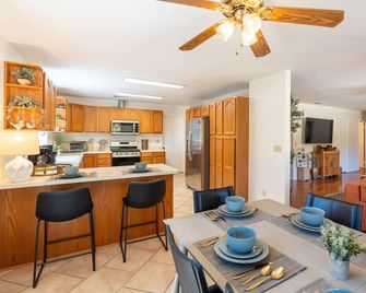 Stylish Country Cowboy Home With Hot Tub - Borrego Springs