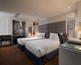 Le Petit Prince Lakeside Hotel & Rooftop Bar - 河內 - 臥室