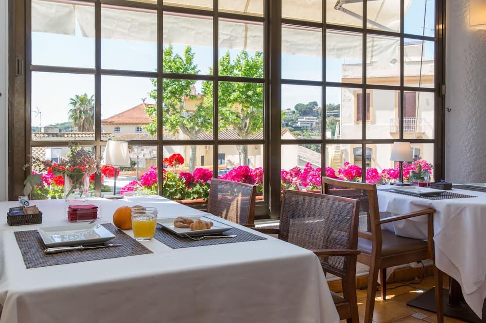 Hostal de la Plaça - Hotel Boutique - Cabrils - Restaurant