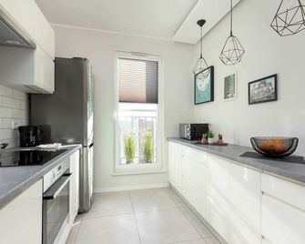 Guderskiego 59 | Modern Apartment | Parking - Gdansk - Kitchen