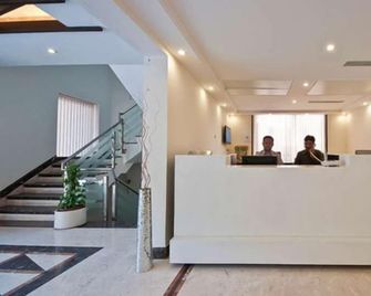 Adhaar Hotel. - Gurugram - Recepción