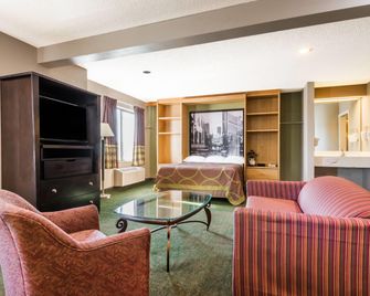 Super 8 by Wyndham Jasper - Jasper - Schlafzimmer