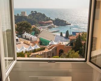 Fabulous !!apartment A Front Of Legendary Monte Carlo Beach And Tennis Club ! - Roquebrune-Cap-Martin - Balkon