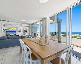 Sundancer Holiday Apartments - Noosa Heads - Dining room