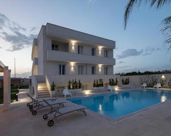 Calura Residence - Carpignano Salentino - Piscina