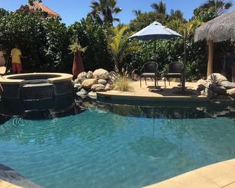 Oceanfront on secluded beach, pool & palapa - El Pescadero - Pool