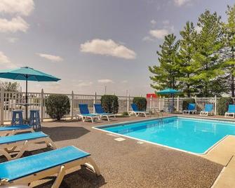 Riverside Lodge-like Stays, Deluxe King, Stoney Creek Quincy, Parking - Quincy - Piscina