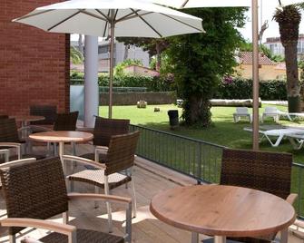 Sg Costa Barcelona Apartments - Castelldefels - Patio