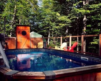 Spa & Outdoor Pool - Montagnard des Pays-d'en-Haut - Sainte-Adèle - Piscine