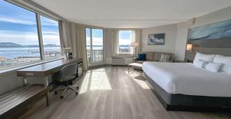 Coast Bastion Hotel - Nanaimo - Bedroom