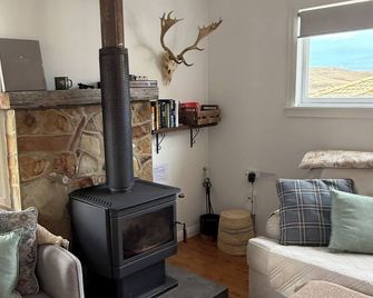 Cosy Cooma Holiday Home in the Snowy Mountains - Cooma