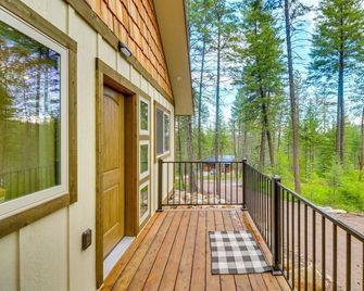 Romantic Forest Cabin by Flathead Lake - Polson - Balcón