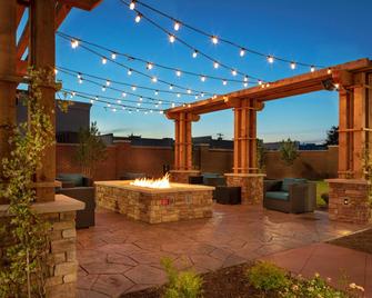 Fairfield Inn & Suites Charlotte Pineville - Pineville - Binnenhof