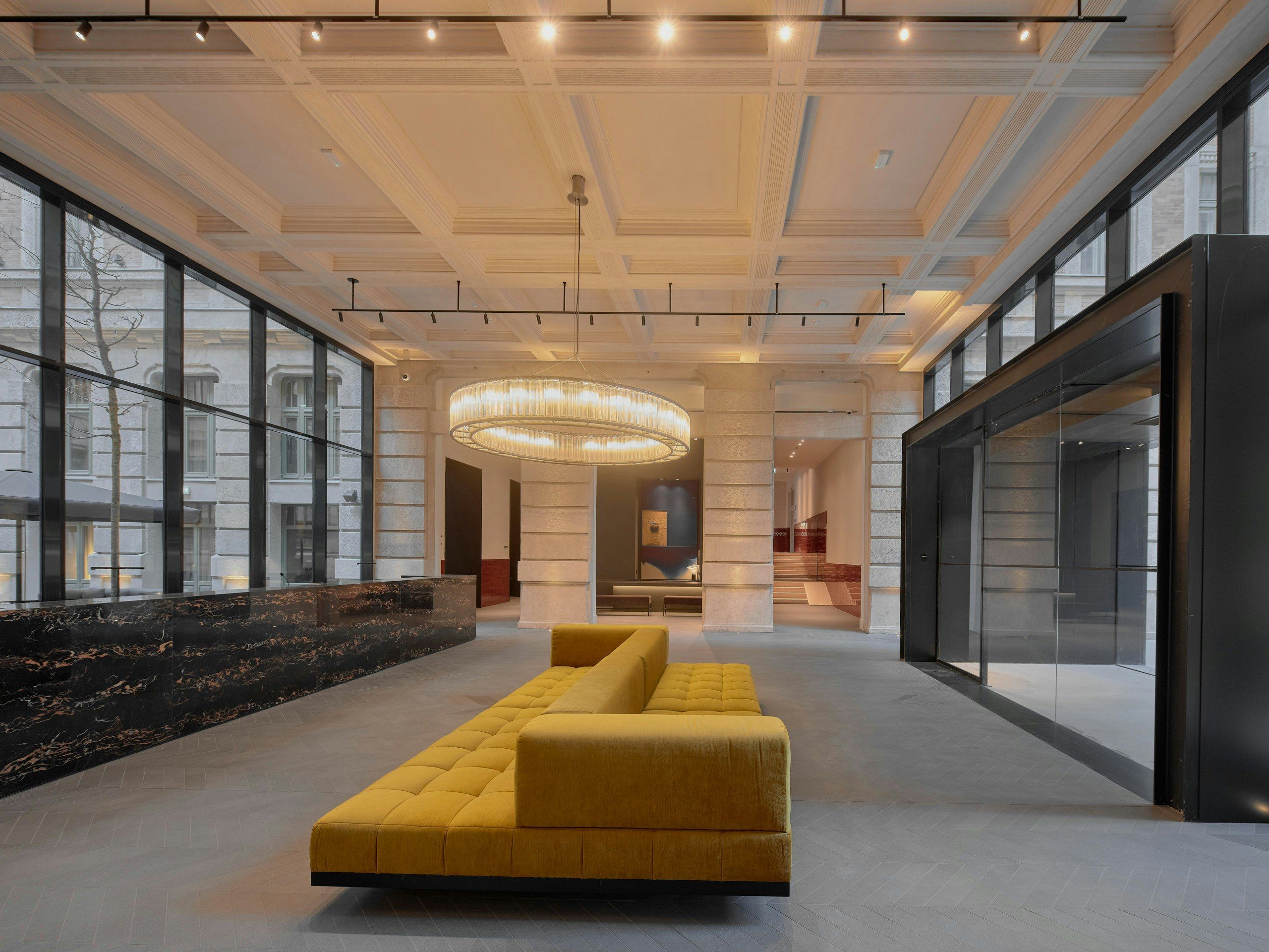 Kozmo Hotel Suites & Spa - Small Luxury Hotels of the World - Budapest - Reception