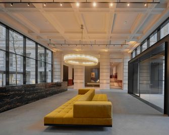 Kozmo Hotel Suites & Spa - Small Luxury Hotels of the World - Budapest - Reception