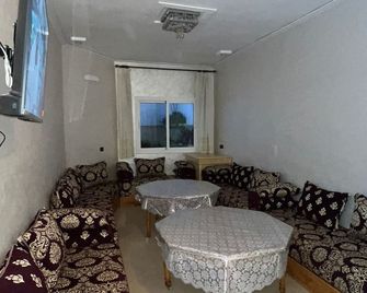 Appartement Propre et Équipé à Louer Avec un Grand Salon Marocain - Oujda - Wohnzimmer