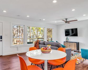 The Casita @ Lago Vista Waterfront with Views - Wills Point - Comedor