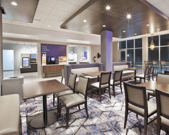 Holiday Inn Express & Suites Okemos - University Area By IHG - Okemos - Restaurant