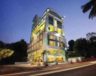 Biverah Hotel & Suites - Thiruvananthapuram - Toà nhà