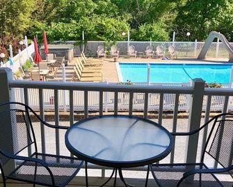 Lyn Aire Motel - Lake George - Balcony