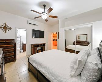 Paradise in Brandon with luxurious 6 person Spa - Brandon - Bedroom