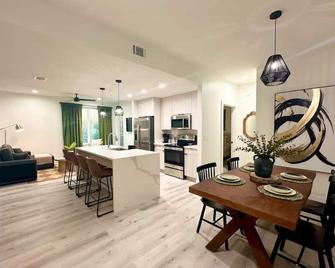 Handsboro Pointe- A201 - Gulfport - Dining room