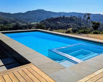 Exquisite modern getaway with private hot tub & pool + large deck w/valley-view - Calistoga - Pool