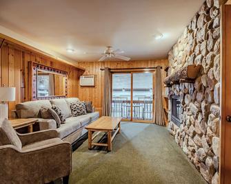 Superior Shores Resort - Two Harbors - Salon