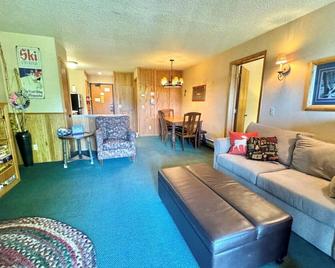 Condo at Lutsen Mtn, Ski in Ski out, Gorgeous views of Moose Mtn - Lutsen - Obývací pokoj